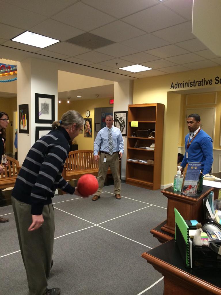 Dwight_Carter's tweet photo. What would I do if I had a red rubber ball? Play Four Square in the lobby, of course! @BoysSoccerNA @ToddKeenan16 http://t.co/znT6vszKxr