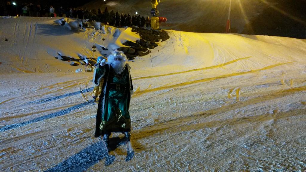 websierranevada's tweet photo. Ya estan aqui los #Reyes!! Sigue la entrega de regalos en http://t.co/U5lK03irMN http://t.co/ouwb0XwbR4