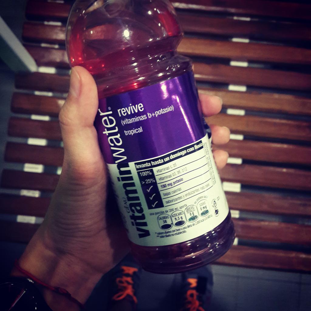 PatasRamirez's tweet photo. Volver a entrenar post vacaciones. @vitaminwaterar llename de sabor y energía #tropical!!! 🙆💪💎#pensadaparaloqueviene http://t.co/NYmRg09y8B