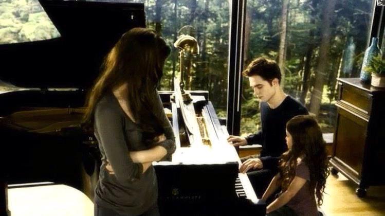 Клип к фильму сумерки. Сумерки песня слушать. Сумерки ренесми пианино. Сумерки песня в исполнении. Кристен стюарт сумерки.