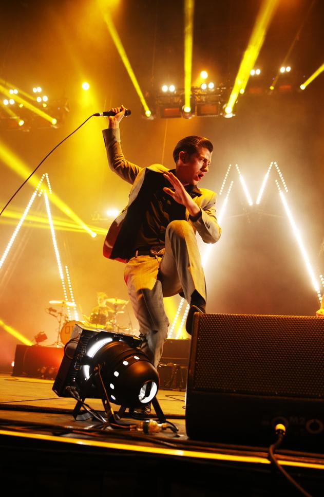 A big happy birthday to the sultan of swagger, Alex Turner! Hope you get on your dancing shoes to celebrate. 