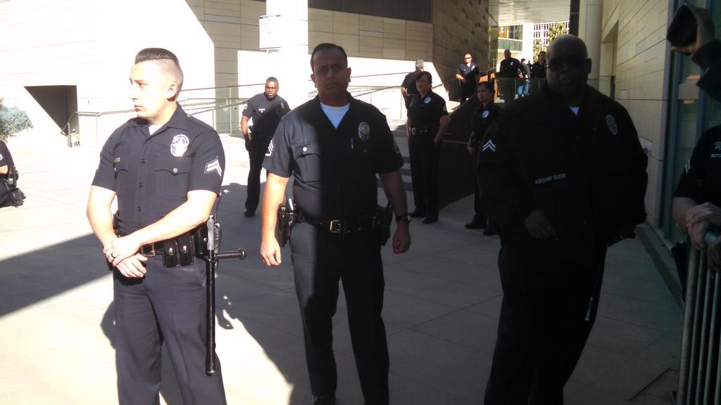 LACANetwork's tweet image. #myLAPD response to two people delivering a letter that insists #BlackLivesMatter the bldg is open for business