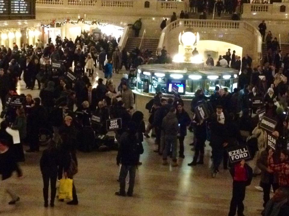 AshAgony's tweet image. #CarryTheNames going down in grand central #NYC! #BlackLivesMatter #ThisStopsToday #ICantBreathe #ShutItDown