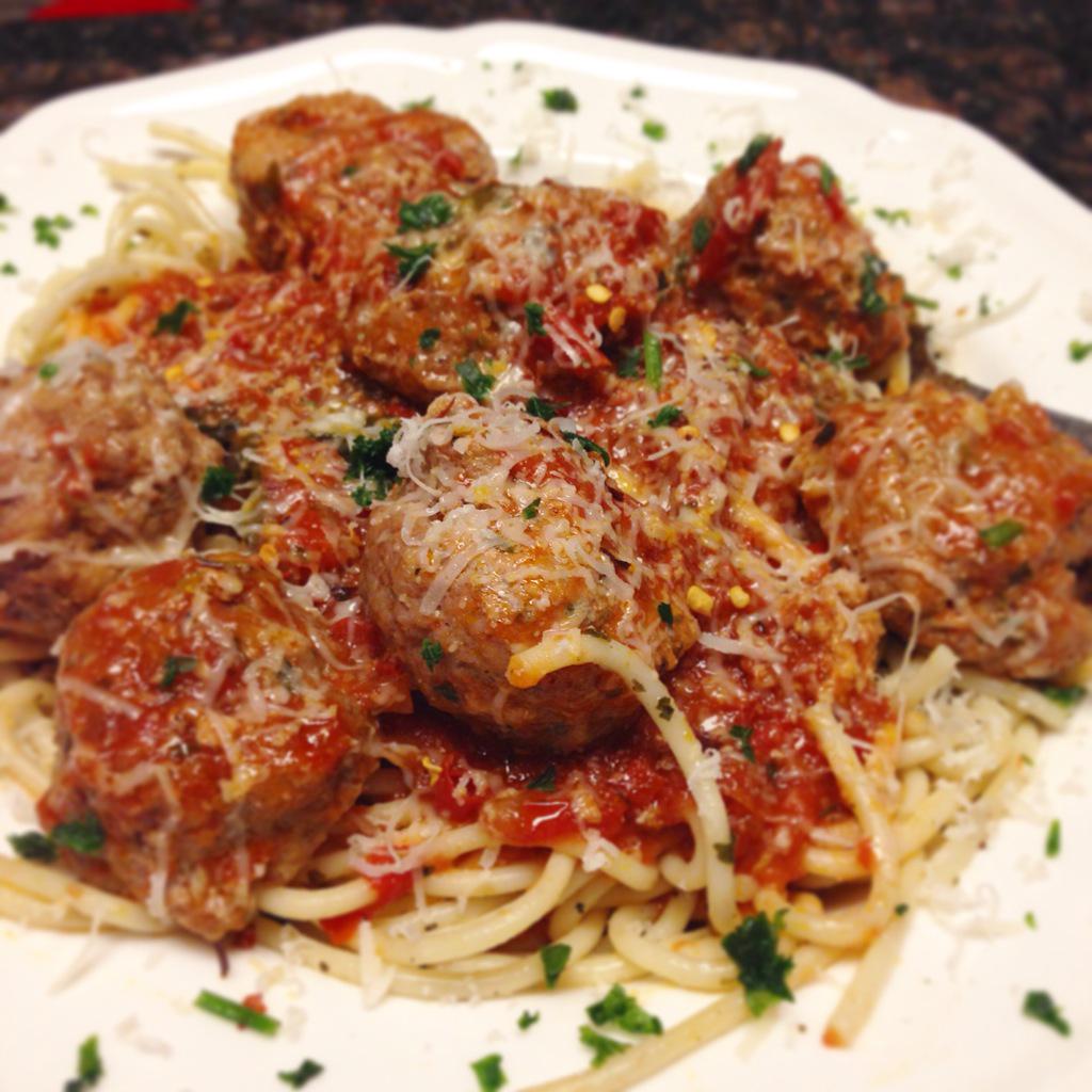 RemyMaaddi's tweet photo. Something about homemade meatballs and pasta is just so comforting and satisfying. Sooo yummy. #DivaCook #dinner http://t.co/toX7zESoyS