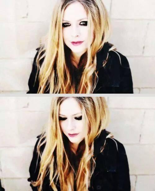 latinascabello's tweet photo. Como no te voy a amar si me cambias el humor con solo escucharte. Te amo sos mi universo bebita❤  #AvrilIsNotAlone http://t.co/bLsyR0iGxa