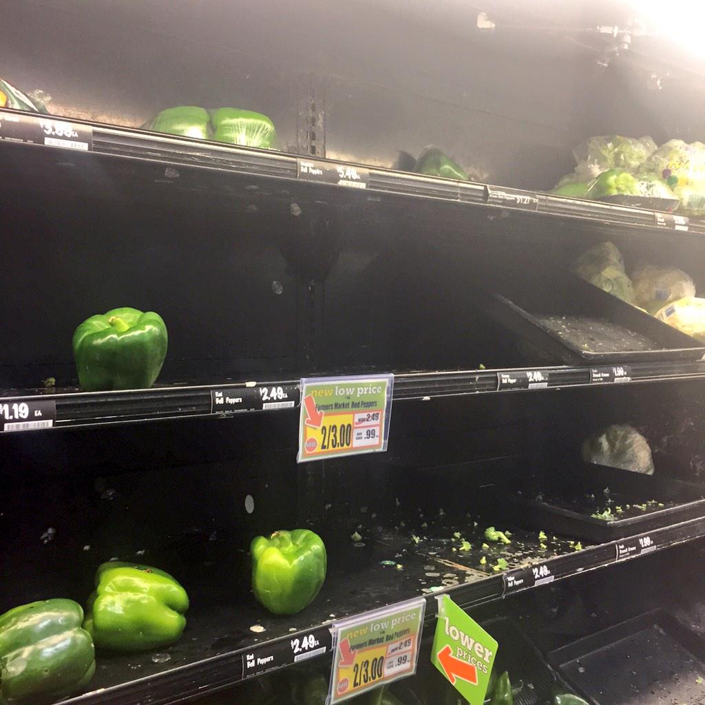 AllisonHancin's tweet image. The produce aisle the first week of January #ResolutionFail