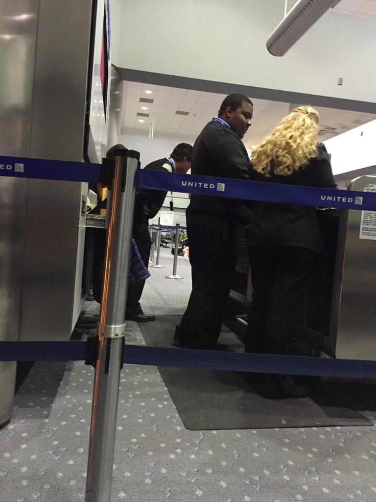 ResuMiniMe's tweet image. #United UA6427 &amp;gt; YEG. Hr late. Looking for bigger plane. Oversold. Weight restriction. Next flight Friday for unlucky