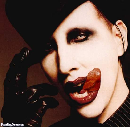 Happy birthday Marilyn Manson ^.^ ........... 