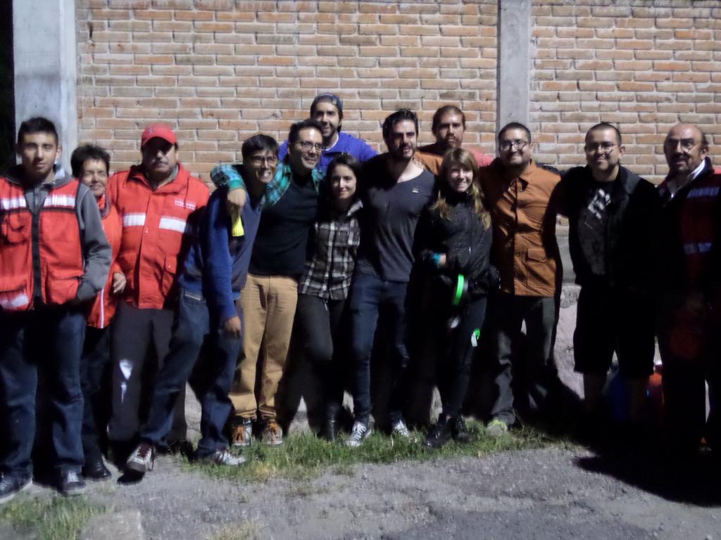 lionmxoficial's tweet photo. Con el equipo cuando estábamos haciendo #Miedo http://t.co/4jR0yHCVVZ