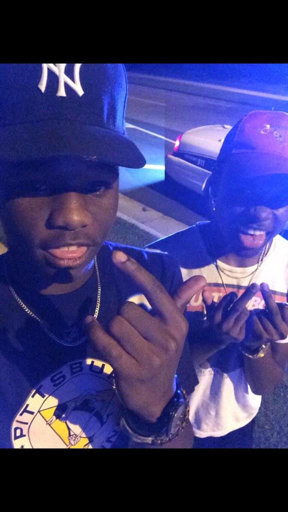 Gold___bricks's tweet photo. Brothers like we got the same mothers #OnlyMyGuys #omg👏😈 http://t.co/hyzkE5uWfa