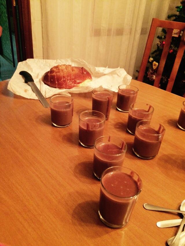 Rachel22rb's tweet photo. Así seguimos en la noche del roscón y la mona... Mmm #asisi #ricorico #tranki @vebati @roustb http://t.co/iwH6g68Un1