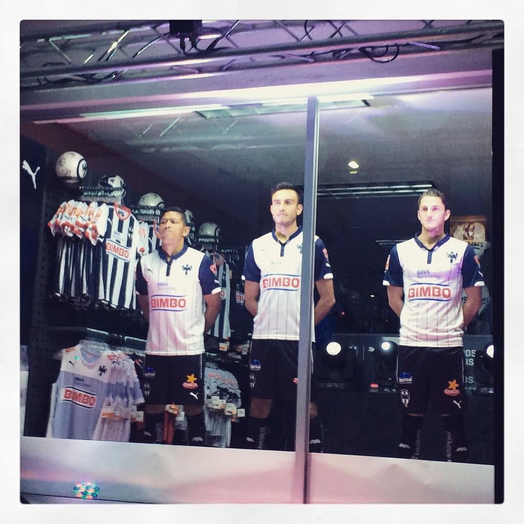 mizzrraim's tweet photo. Que les parece el nuevo uniforme de Rayados? http://t.co/yBiaEGgBz4