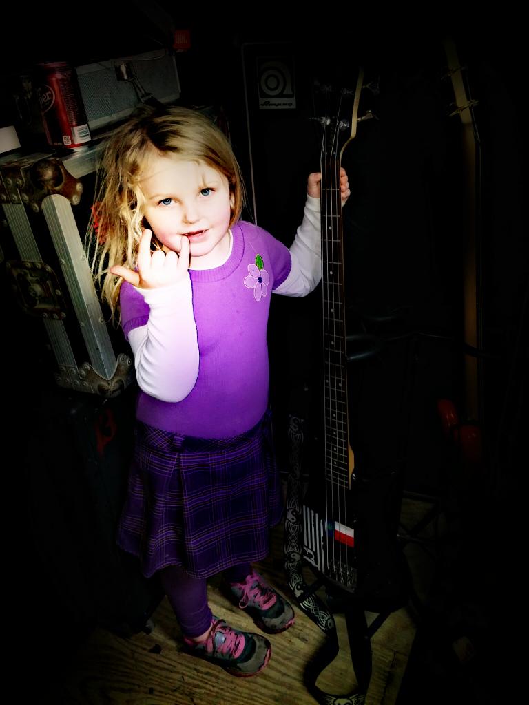 BScreamAtTheSky's tweet photo. #TheBlack13 #Spectorbass #Spectorofficial #Metalbabies Beautiful !!! http://t.co/m3vujnfWjD