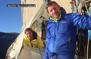 cbsnewspath's tweet photo. YOSEMITE FREE CLIMB-2 climbers halfway up Dawn Wall on El Capitan free-climbing-hands & feet only. #NPExpress MOND308 http://t.co/hw5Spn9DQp