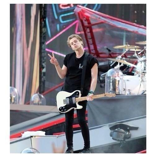 his inner white girl.

#WhatMakesLukePerfect