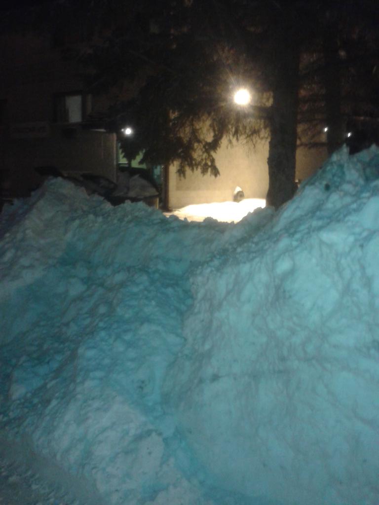 Travg42's tweet photo. It's piling up! Warmed up from -41c to -31c though ⛄🔫 #DeathsquadMB http://t.co/oX8qKBzqNl