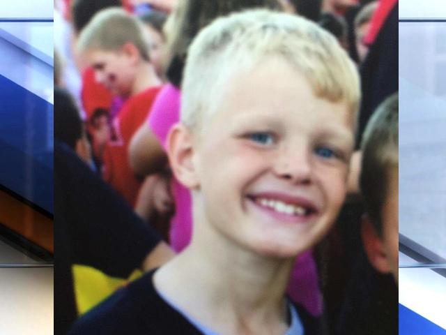 WCPO's tweet image. Police need help: Boy, 10 missing from Cincinnati, possibly with no shoes or coat bit.ly/1BsLjsm