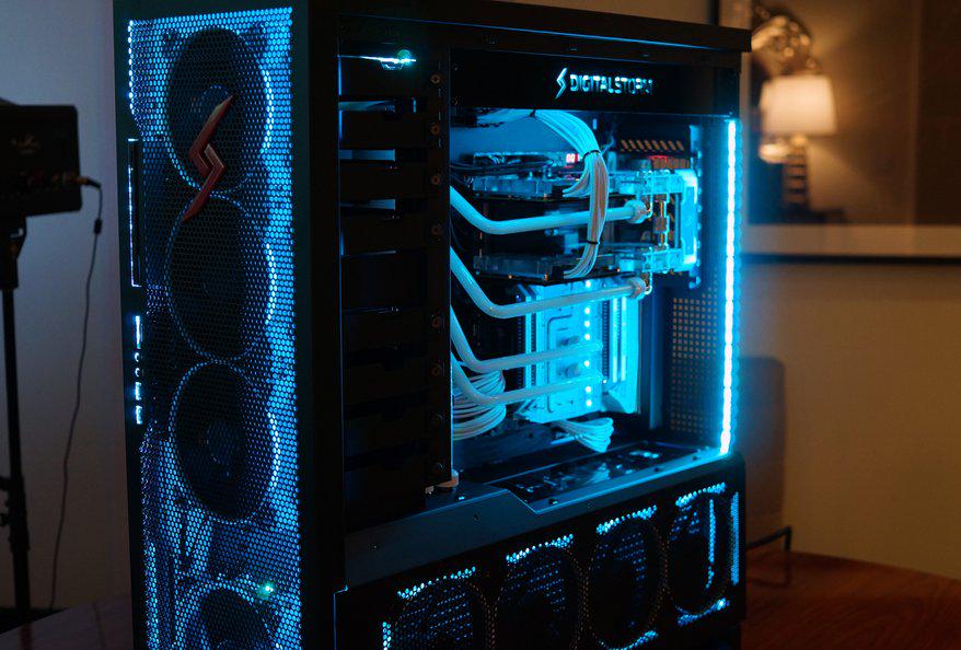 Сжо corsair hydro x. Custom system. Системы пк 2010 год. Водяное охлаждение пк кастом. Кастомный системный блок.