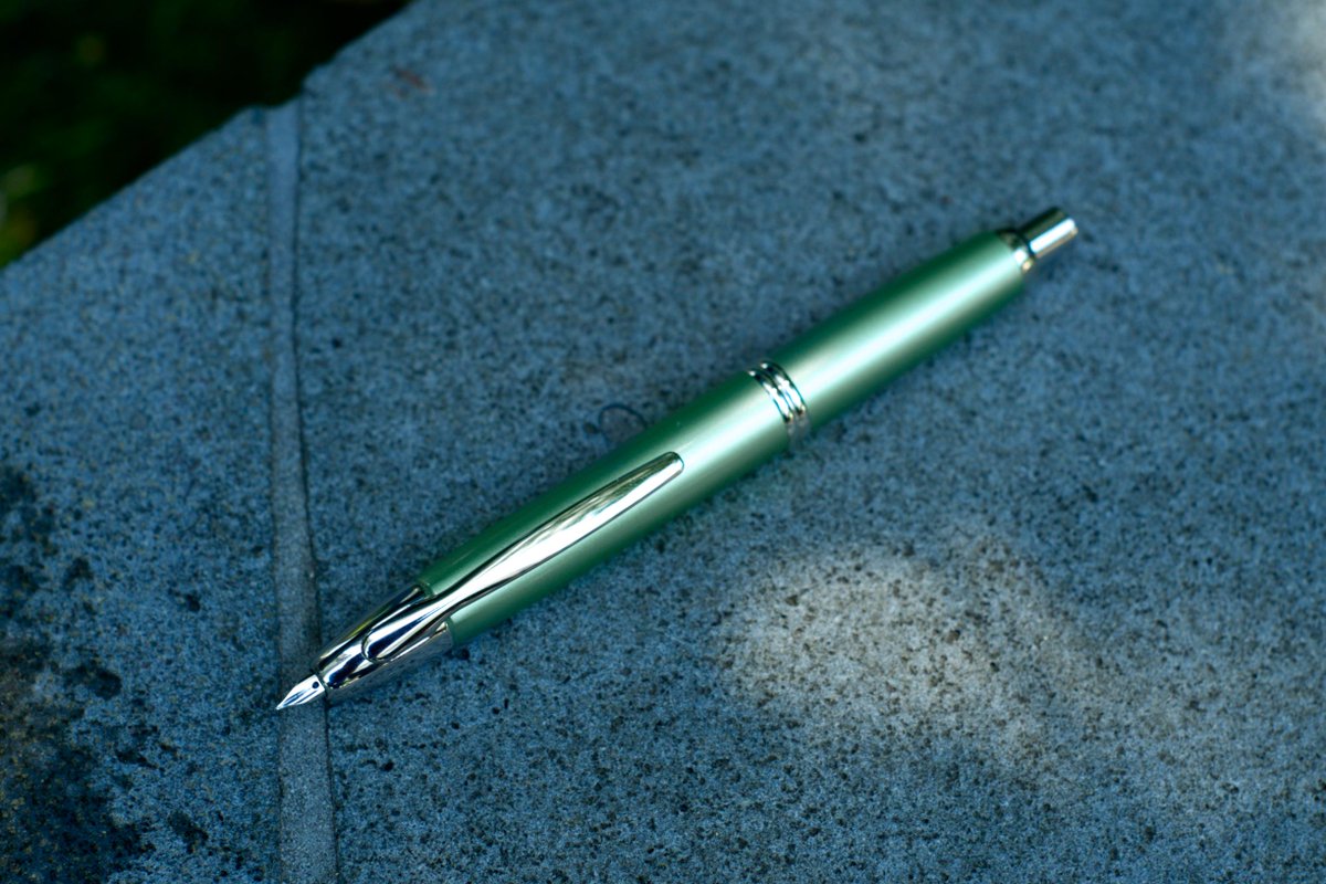New review up of the brilliant, and wildly popular, Pilot Vanishing Point! bit.ly/1BCdpz5
