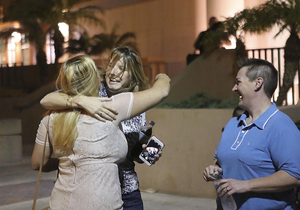 pbpost's tweet photo. UPDATE: Gay couples line up for marriage licenses in Delray. #gaywedfla #flgaywedding http://t.co/fQV6tFvgHC http://t.co/7B4wTvX4Yl