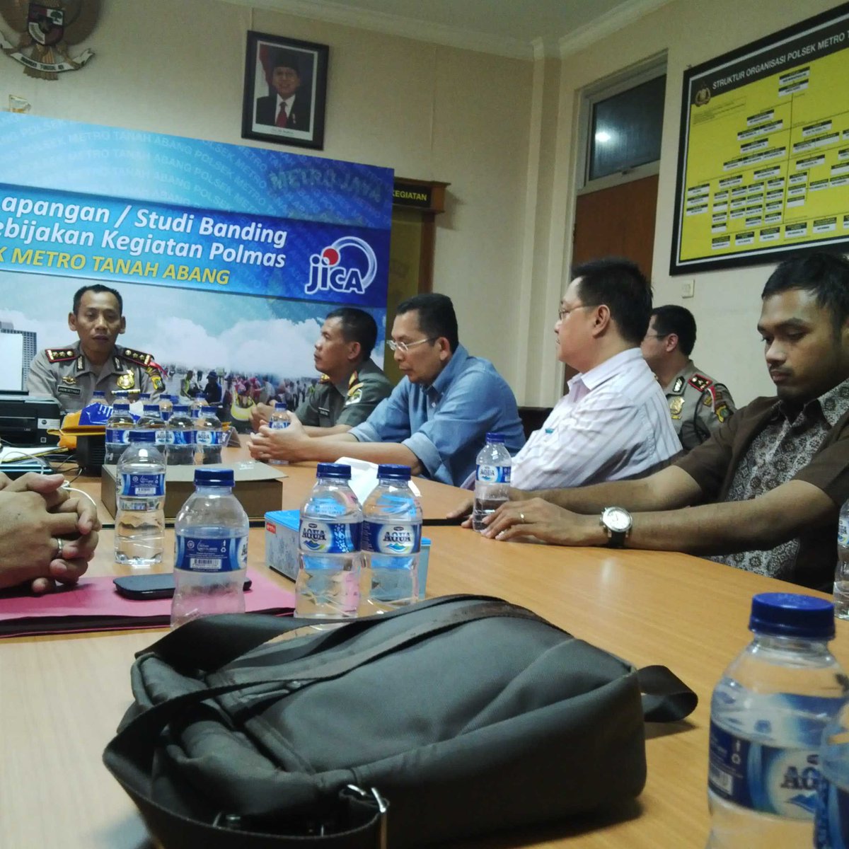 nuzal's tweet photo. Akhirnya pd tanggal 5 sept 14 di mediasi oleh pihak polsek metro tanah abang cc: @detikcom http://t.co/Nc3n2kRJPk