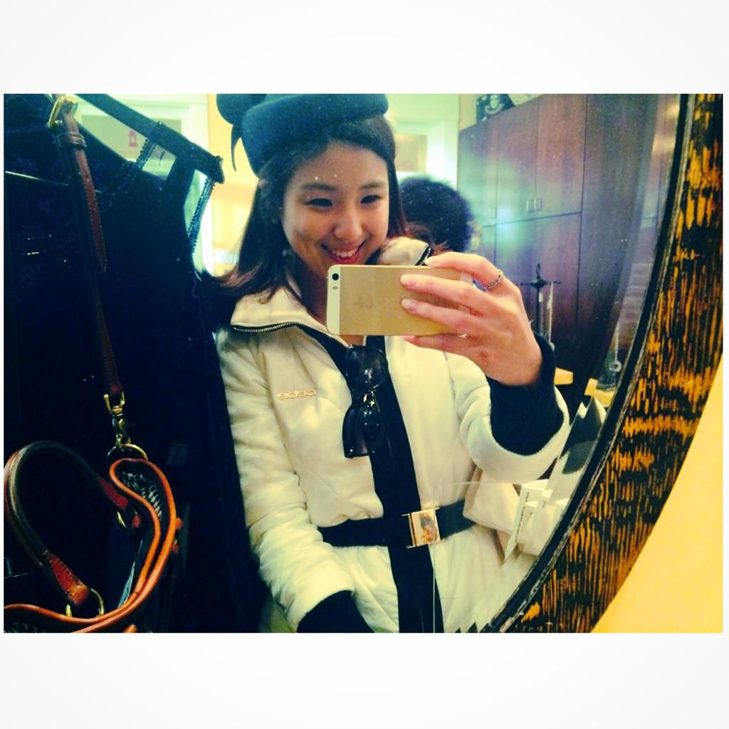 bokyoung5012's tweet photo. 2015년 행복한 일들만 가득할거야! :) 힛 http://t.co/cxHpYUa5nI