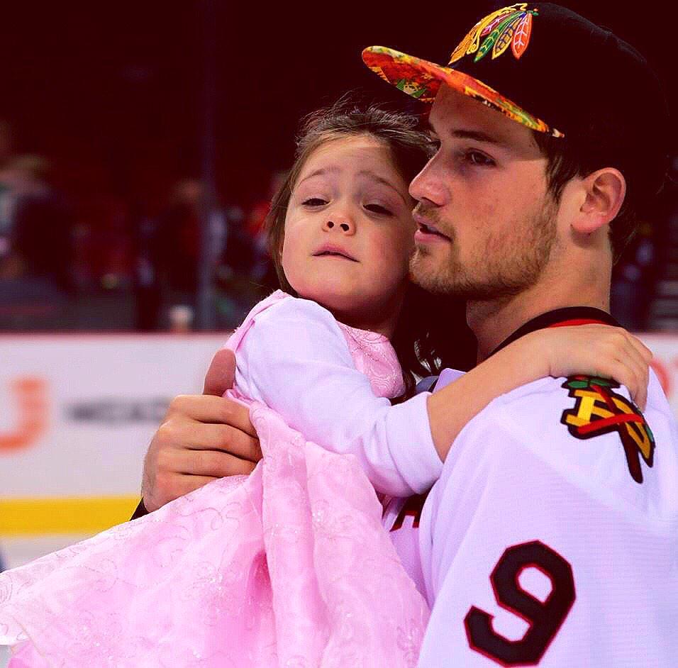 Dels9's tweet image. I'm teaming up w/ @airbnb &amp;amp; it's amazing what #OneLessStranger in the world can do,lucky to have met&amp;amp;skate w/Maddie!