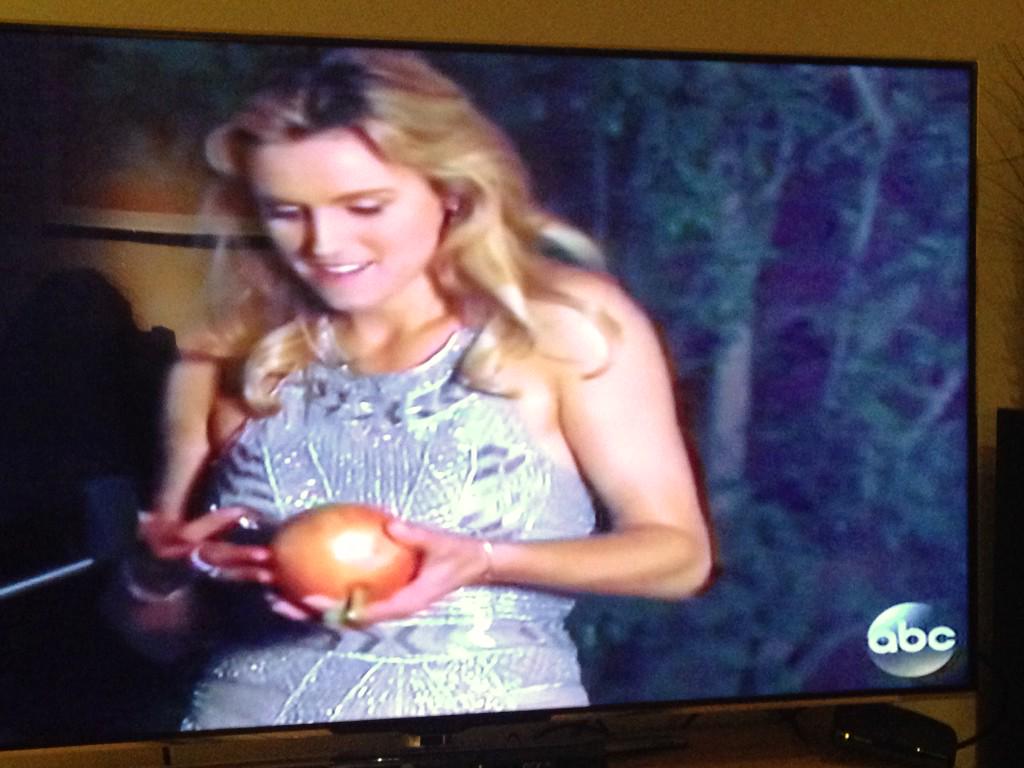 WetpaintTV's tweet photo. Um. Speechless. Discuss. -@reneeoteri #TheBachelor #ReneeTakeover http://t.co/jRCZaGmvUN