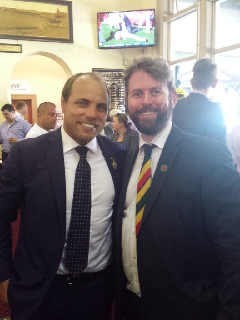 scgvotes's tweet photo. Pls RT #NewYearTest @WillCamphin presents #PhilWaugh with his Sydney Garrison Club badge #AUSvIND #loveourSCG http://t.co/oxCUwaoed6