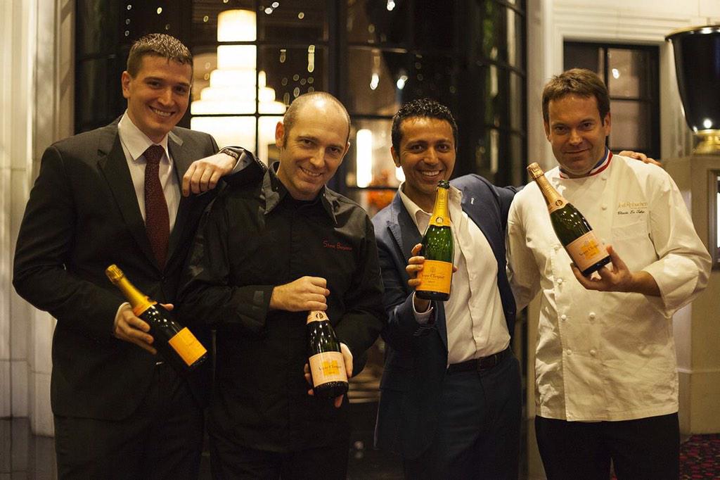 BCLONA's tweet photo. @RobuchonLV JoΓ«l Robuchon @ClaudeLeTohic1 #SteveBenjamin @beardfoundation #JBF #jbfaward @VeuveClicquot @AlanSemsar http://t.co/Fd4JhpccQ3