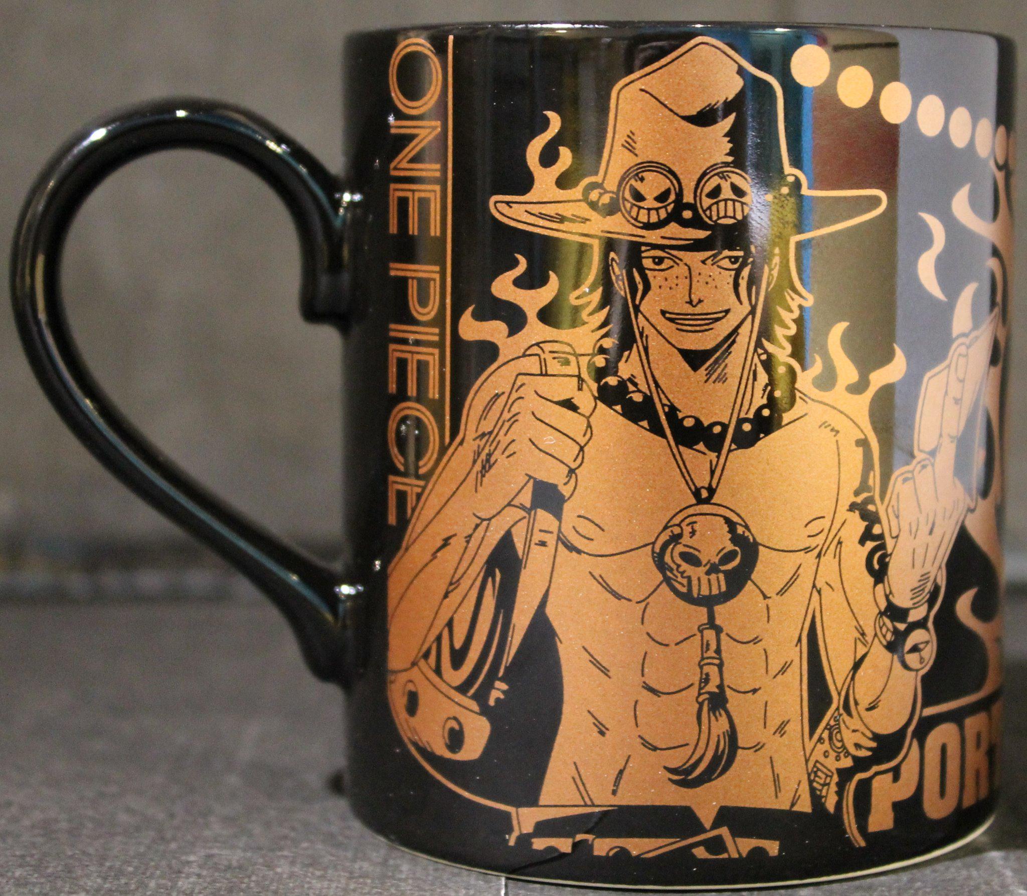 One Piece麦わらストア渋谷本店 新商品 トレードマークのスカルや帽子のマークにスペードの海賊旗 いっぱいいっぱい詰め込んじゃいました マグカップ エース 800円 税 イベント限定コーナーにて好評発売中っ 麦わらストア Onepiece Http T Co