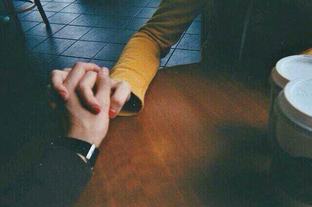 . النبض لك وبعقلي ابحر معك انت لي حياه والحياه كلها انت