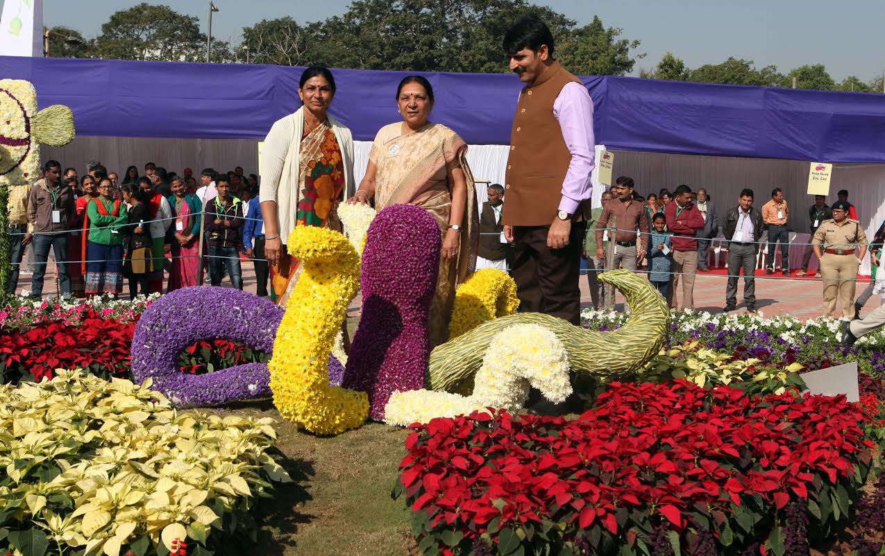 CM opens Flower Show in Ahmedabad (photo) DeshGujarat