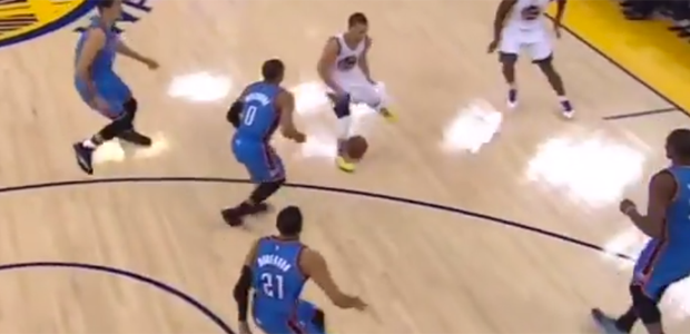 Hoopmixtape's tweet photo. Steph Curry with the Sick Through the Legs Dribble to the Hole! http://t.co/sOL4HdZ9VM http://t.co/SVrImZLCL6