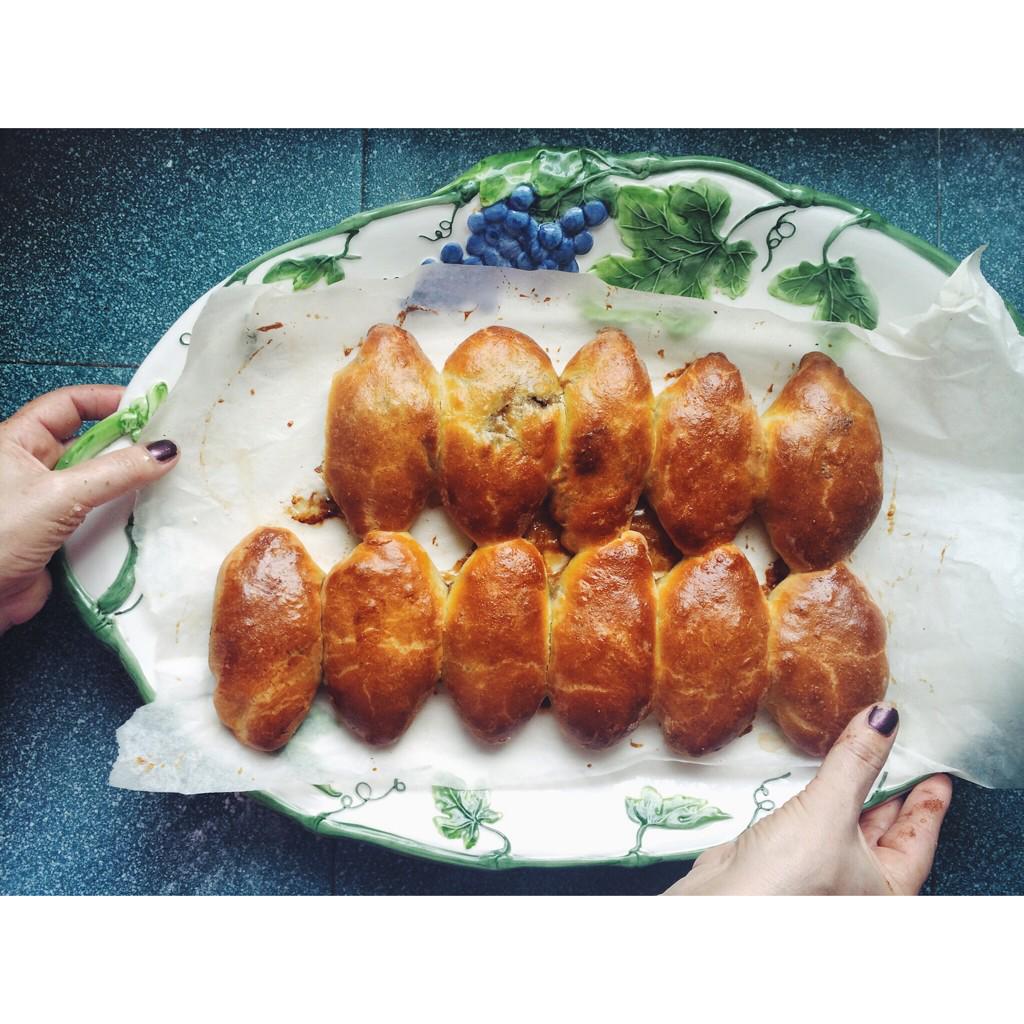Olia_Hercules's tweet photo. #pyrizhky tonight! Baked by my mamush. The smell is incredible! http://t.co/T22hVRBLZy