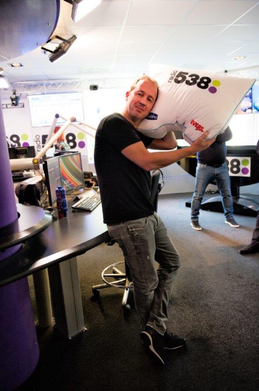 eversstaatop's tweet photo. Win het enige echte @EversStaatOp538 kussen! Retweet en maak kans! #EversStaatOp http://t.co/N8IDVyTckS