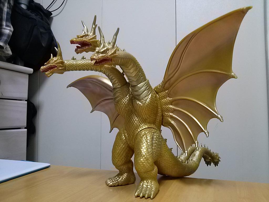 まなしな モスラ3のキングギドラことグランドギドラ モンスターアーツもビックリな大ボリュームなので置き場に困る一品 あなたのソフビ紹介 Http T Co Vp73mv5bk2