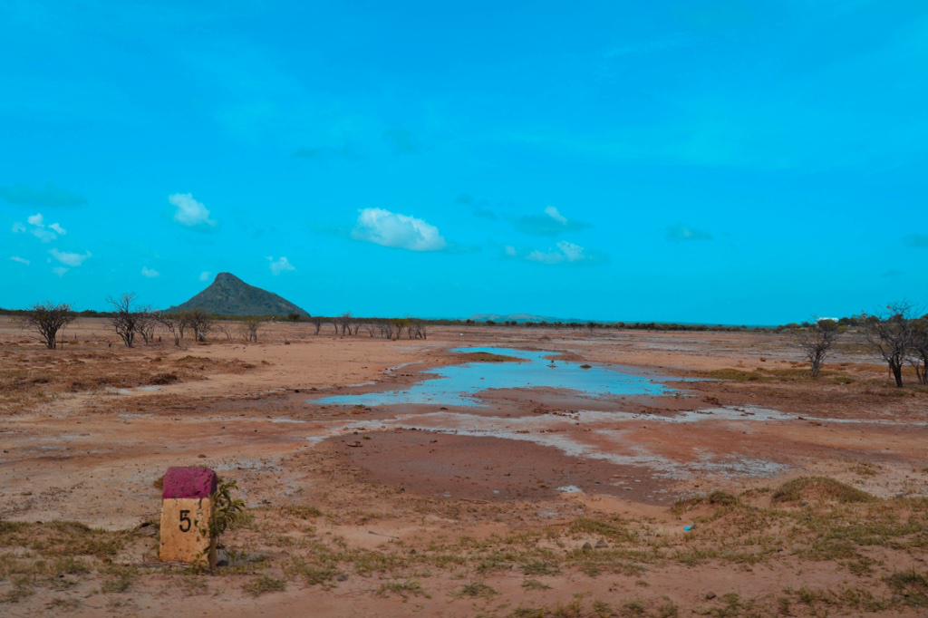 Flavyous's tweet photo. Diego-Suarez | Tsingy rouge | Madagascar http://t.co/7N85yvZ3UM