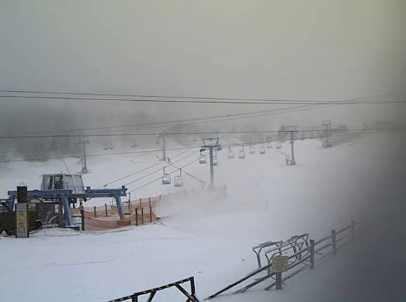 TheMariaLaRosa's tweet image. .@skicamelback putting on a #snowgun show! Working with #Gorgon's #snow #Poconos #PAwx via 800poconos.com