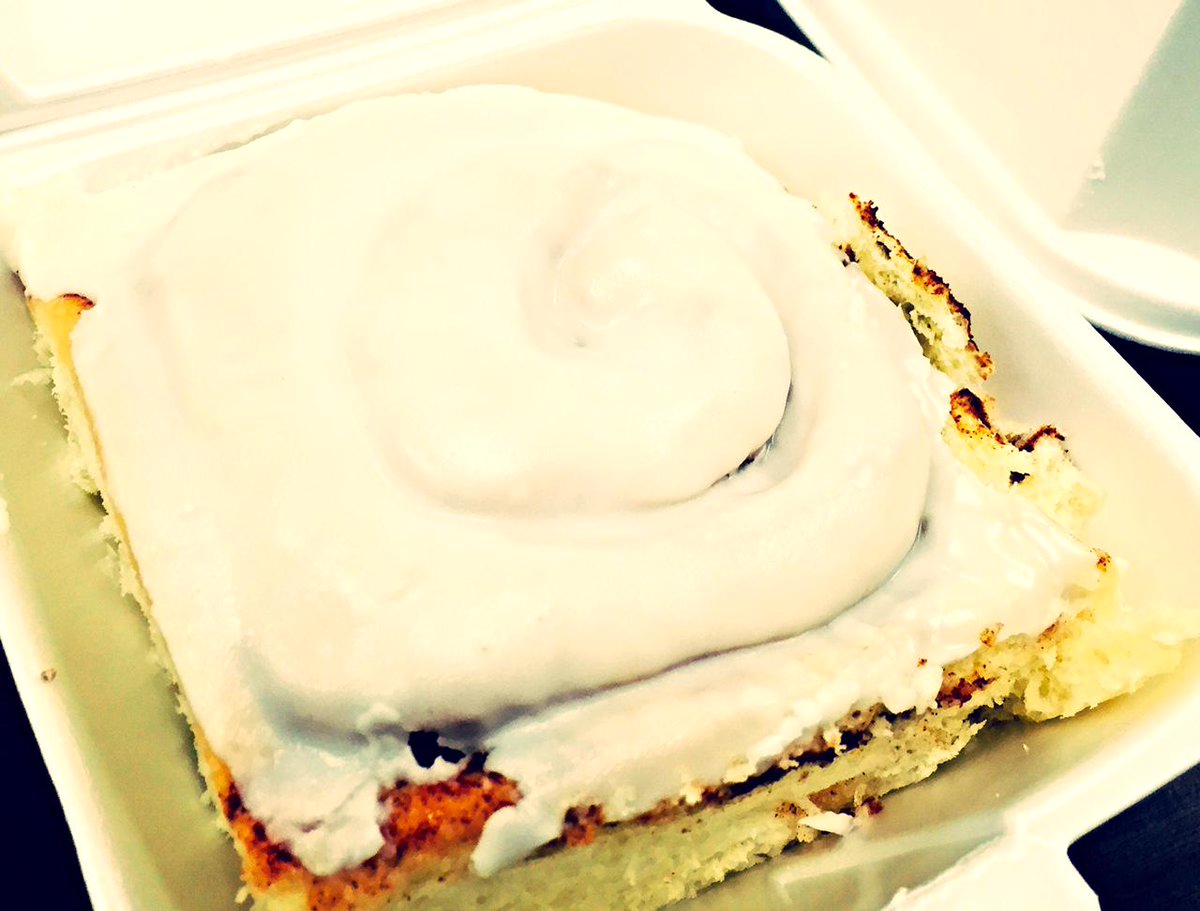 darlenedorseyTV's tweet image. I don't want no bun! A bun is some bread that can't get no love from me.
#AvoidingSugar  #NewsroomTreats