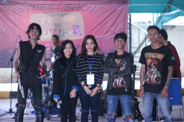 Indahnyoooooo "<a href="/unyenggrind/">unyengrind</a>: Momenya itu loo :D <a href="/UKMBANDEKUITAS/">UKM Band Ekuitas</a> <a href="/Grind_hell/">BABILONIA (official)</a> <a href="/_tiratiara/">tira tiara</a> <a href="/FaridzVikernes/">F.O.A.D</a> "