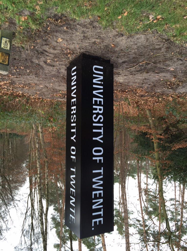 TonNieuwenhuis's tweet image. The @UTwente signs placed right. #TypographicalError #typofail #upsidedown