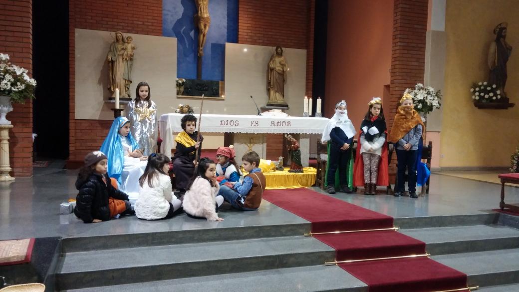 CoraXeOu's tweet photo. Os Magos de Oriente estiveron presentes na celebración da Epifanía do Señor na nosa parroquia. http://t.co/G7kL8uqn17