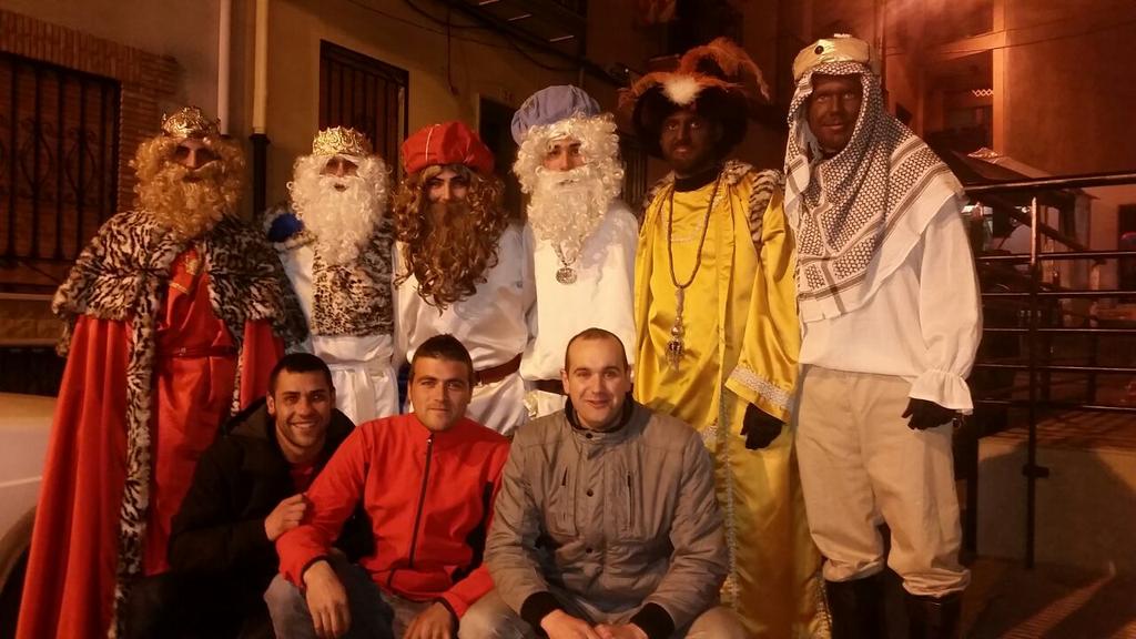 CVilarrocha's tweet photo. Los reyes han llegado a Borriol.  Gracias a @AssJovesBorriol .@IbanPauner .@sayopc y Pepe Clausell.  Un placer. http://t.co/FhkeXemMjO