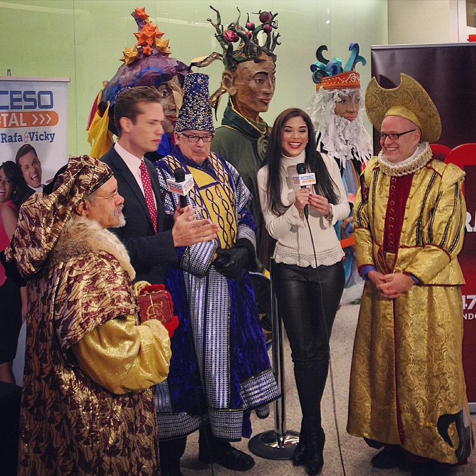 LaundromatProj's tweet photo. MT @nyculture: Commissioner Finkelpearl is a King in @elmuseo’s 38th #3KingsDay Parade today in #ElBarrio. #3K2015 http://t.co/jRWy9CRmTy