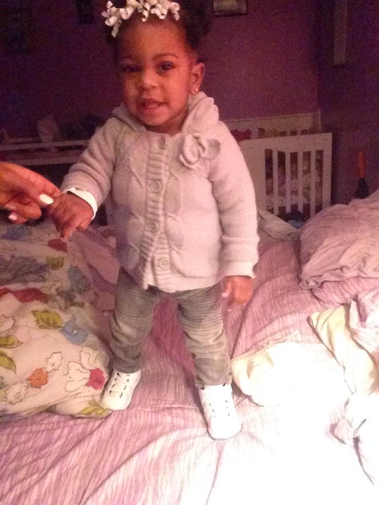 _tekeyahhhhh's tweet photo. Only want her to wear all white with her shoes but she's going to school so whatever. #LifeWithTae 💕 #Princess👑👸 http://t.co/JB3hIW2rm5
