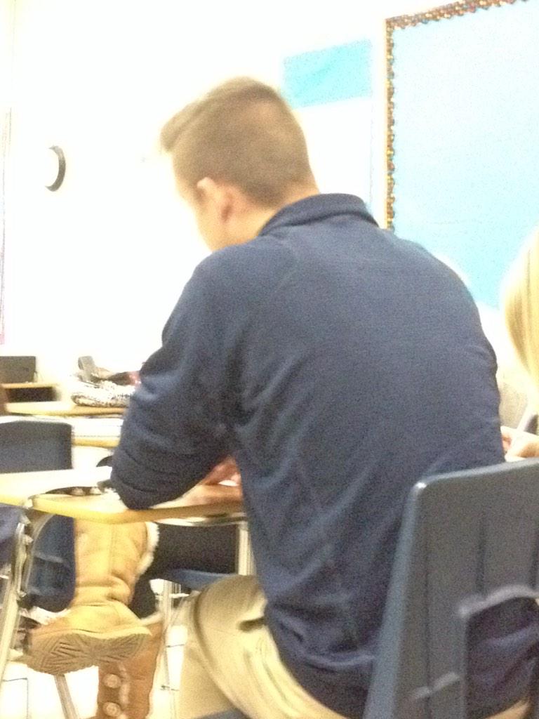 SwaggmMachine's tweet photo. Oh em gee! Thus iz such a gr8 day I haf mi bae in mi class! #IsThisHeaven http://t.co/9ckqydq40j