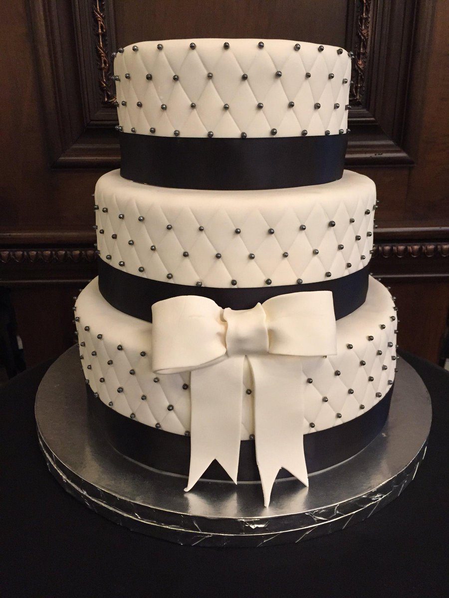 #Weddingcake #magdalenos #fondant #bow