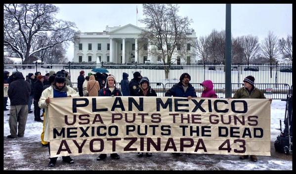 RobertoHolguinB's tweet photo. ¿Por qué anoche @lopezdoriga no dijo nada de las protestas en Washington contra EPN por #Ayotzinapa?
También es nota. http://t.co/nWvGOcWGwA