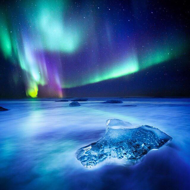 OurPlanetAr's tweet photo. عالم أشبه بالخيال ، الشفق القطبي كما يظهر فوق بحيرة فجولسارلن ، آيسلاندا
تصوير © Snorri Gunnarsson http://t.co/KslJv0YEEL
